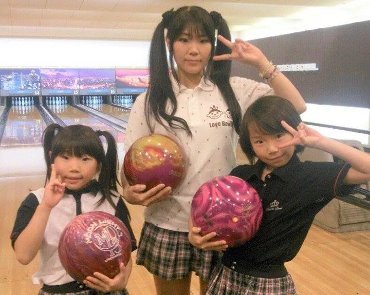 Love Bowling ボールと共に熱いメッセージを投げるボウラー Nageyo ナゲヨ 打てる気がするボウリング Webマガジン