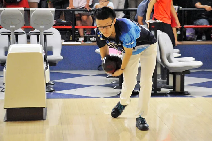 ボウリングの新スタンダード 両手投げ ダブルハンド を身につける Nageyo ナゲヨ 打てる気がするボウリング Webマガジン